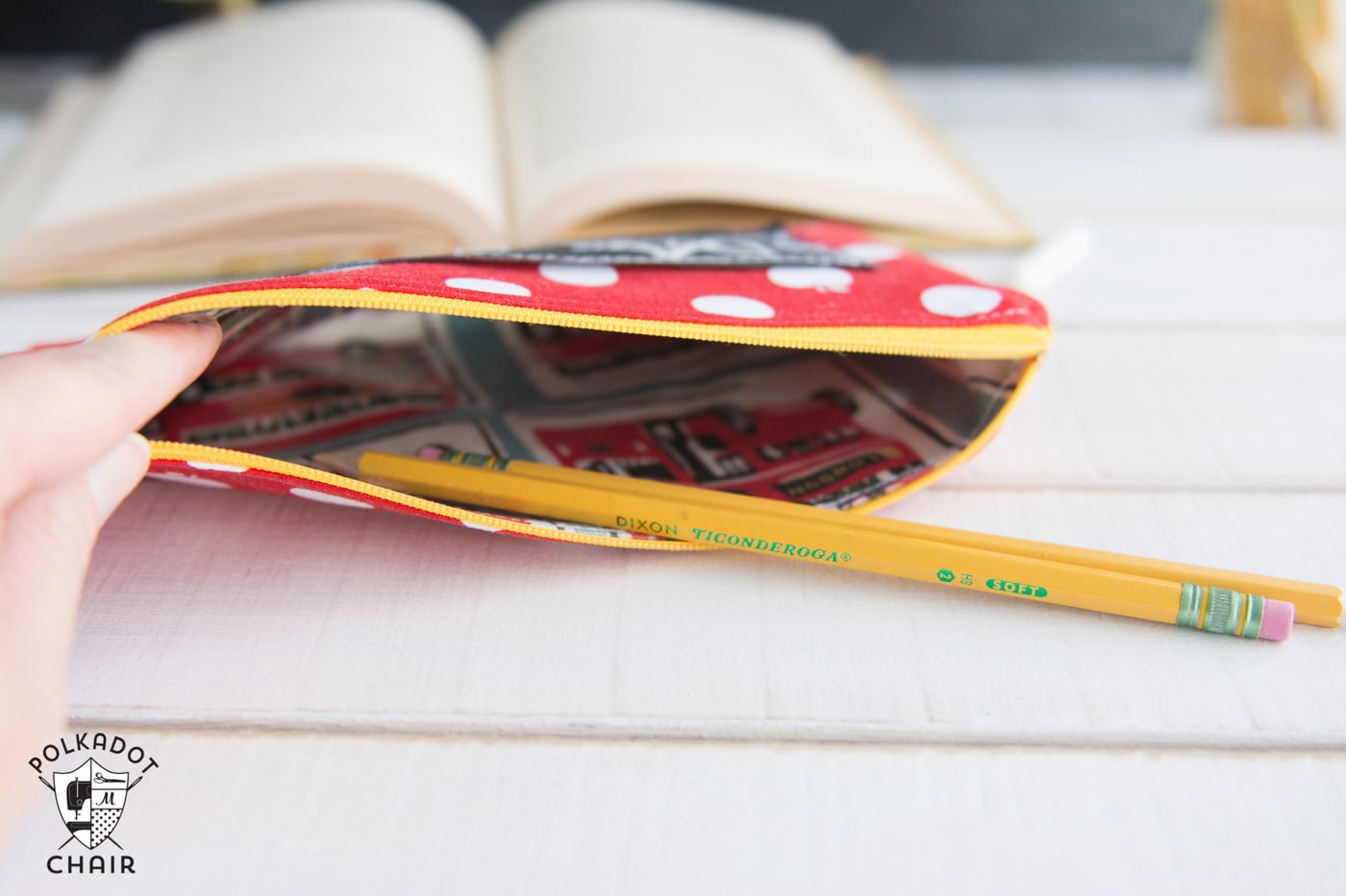 Cute pencil pouch sewing pattern, love the addition of chalkboard fabric to the front 