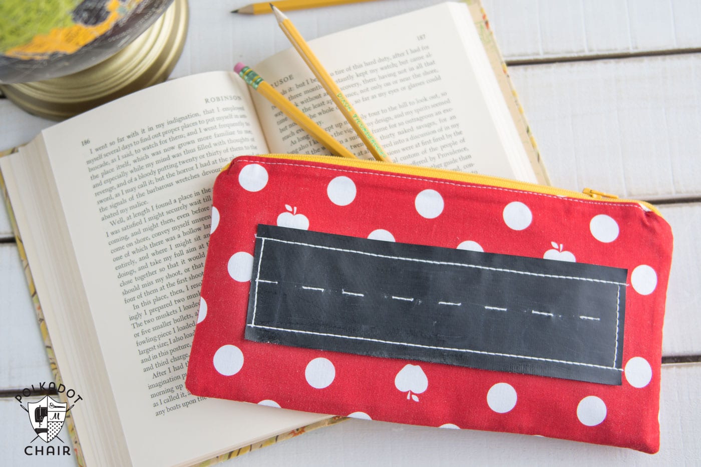 Cute pencil pouch sewing pattern, love the addition of chalkboard fabric to the front 