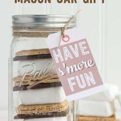 Cute S'mores Mason Jar Gift Idea- there is a free download of the gift tag too.