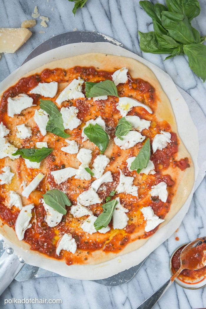 Recipe for home made Margherita Pizza with Arugula and Lemon