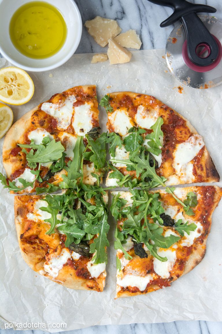 Recipe Margherita Pizza with Arugula & Lemon Salad