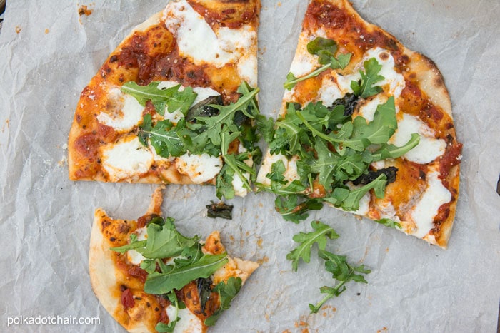 Recipe for home made Margherita Pizza with Arugula and Lemon