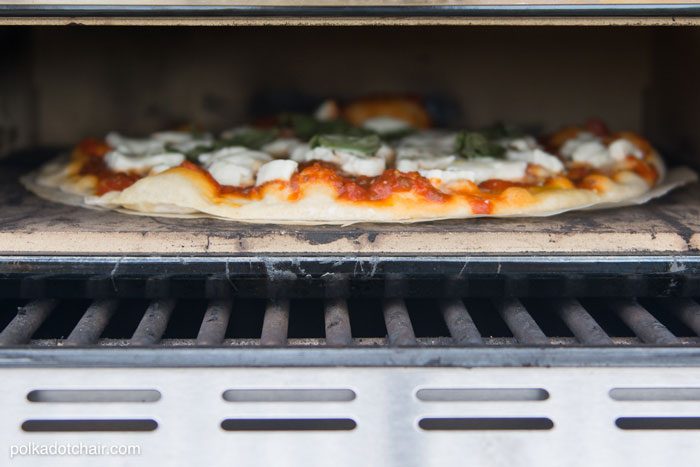 Recipe for home made Margherita Pizza with Arugula and Lemon