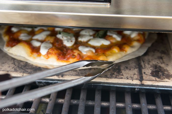 Recipe for home made Margherita Pizza with Arugula and Lemon