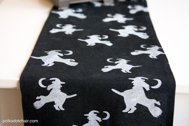 DIY Stenciled Halloween Table Runner, cute idea for Halloween Decor! 