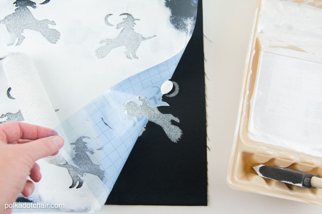 DIY Stenciled Halloween Table Runner, cute idea for Halloween Decor! 