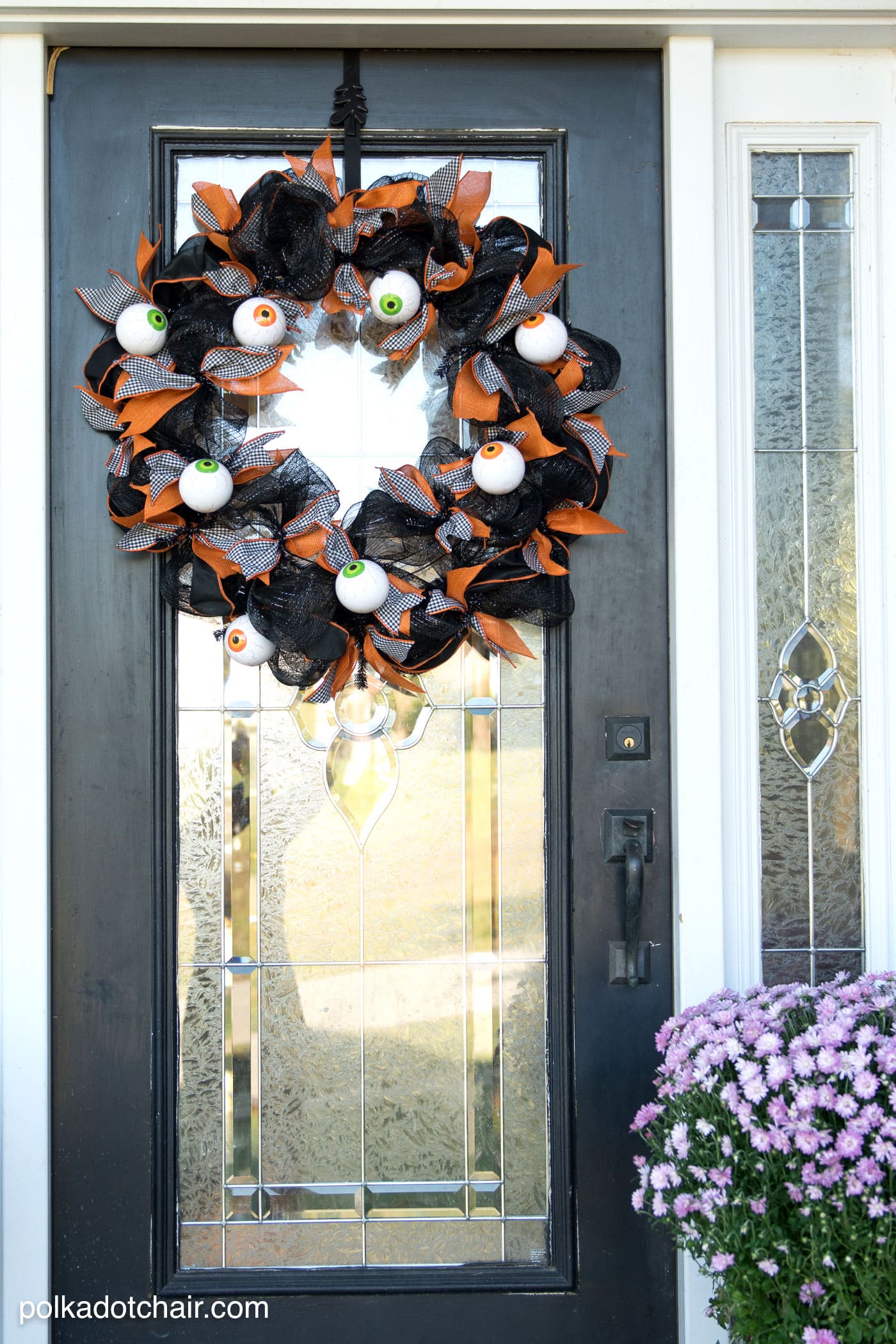 How to make a cute Halloween Eyeball wreath for your front door out of Geo Mesh and ribbon. 