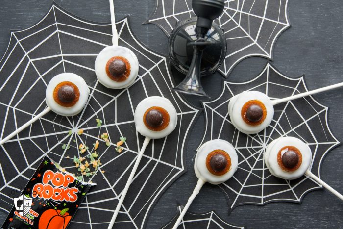 Harry Potter inspired Exploding Eyeball Cookies- they have pop rocks inside that "explode" when you eat them! So cute for Halloween Treats! 