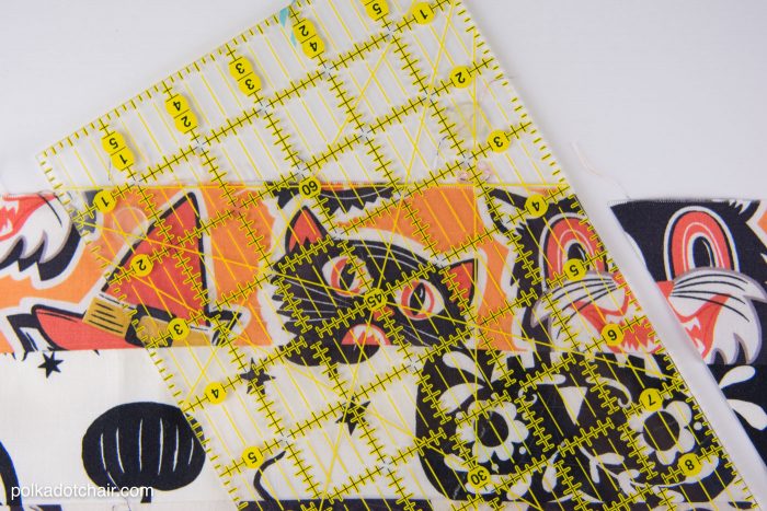 Halloween Quilted Table Topper Sewing Tutorial, so cute you could change out the fabric and use it for any Holiday! 