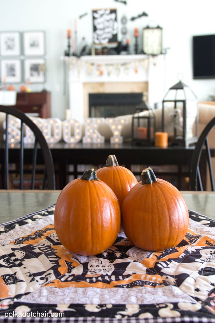 Halloween Quilted Table Topper Sewing Tutorial, so cute you could change out the fabric and use it for any Holiday! 