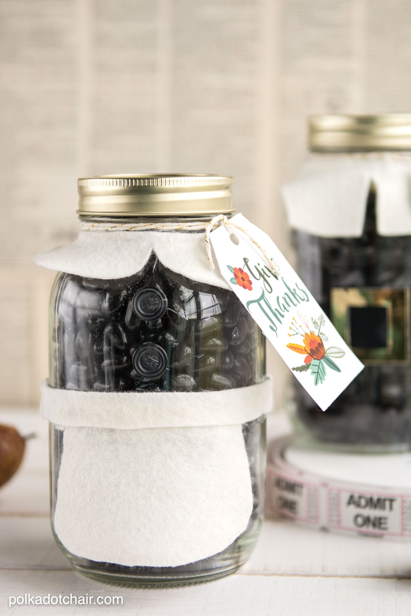 Cute Thanksgiving Pilgrim Mason Jar Gift Idea, would be cute for a hostess or teacher gift.