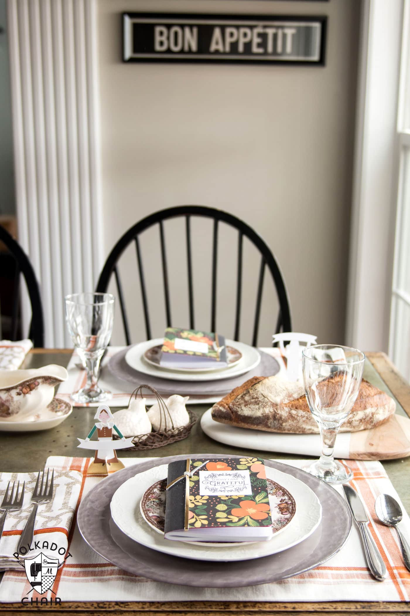 DIY Thanksgiving Gratitude Journal, love the idea of setting them out on the Thanksgiving dinner table (would also be great to use all year long)