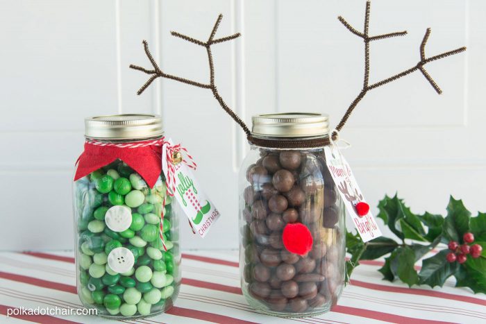 Reindeer Mason Jar Christmas Gift idea, so cute and easy. Would make a fun neighbor or teacher gift!