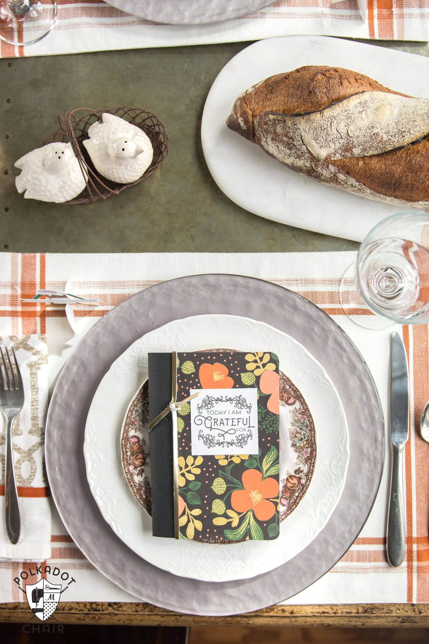 DIY Thanksgiving Gratitude Journal, love the idea of setting them out on the Thanksgiving dinner table (would also be great to use all year long)