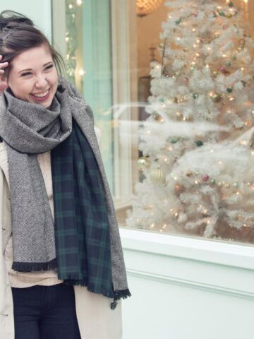 Free sewing pattern for DIY oversized winter wool scarf with fringe... looks so warm and cozy