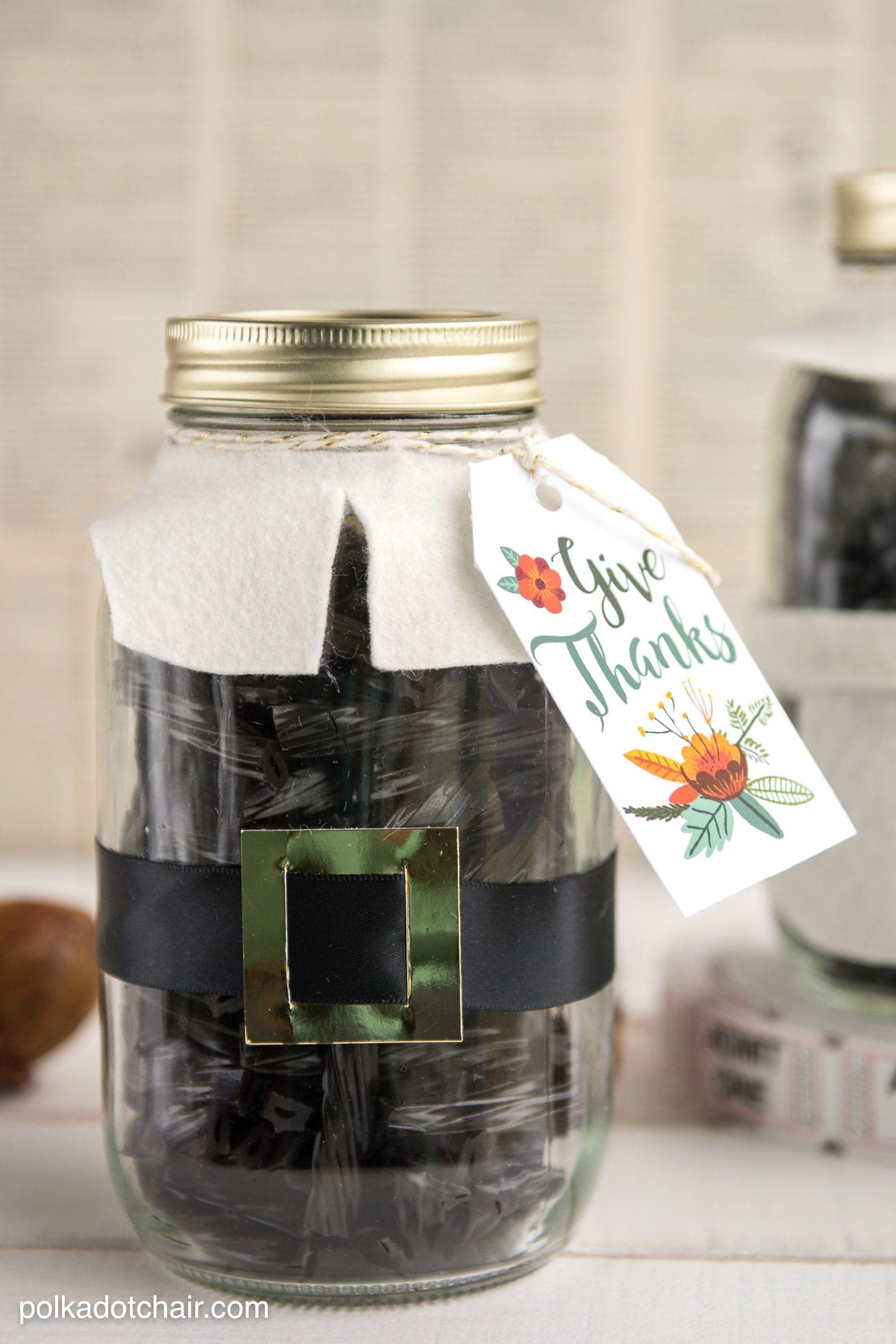 Cute Thanksgiving Pilgrim Mason Jar Gift Idea, would be cute for a hostess or teacher gift.