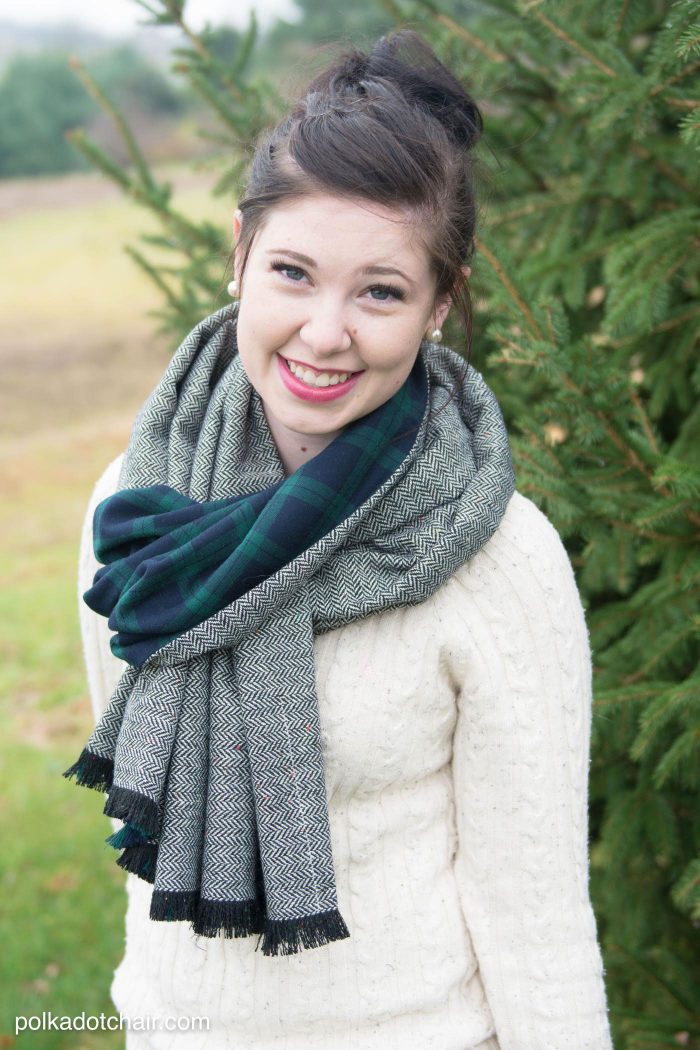 Free sewing pattern for DIY oversized winter wool scarf with fringe... looks so warm and cozy