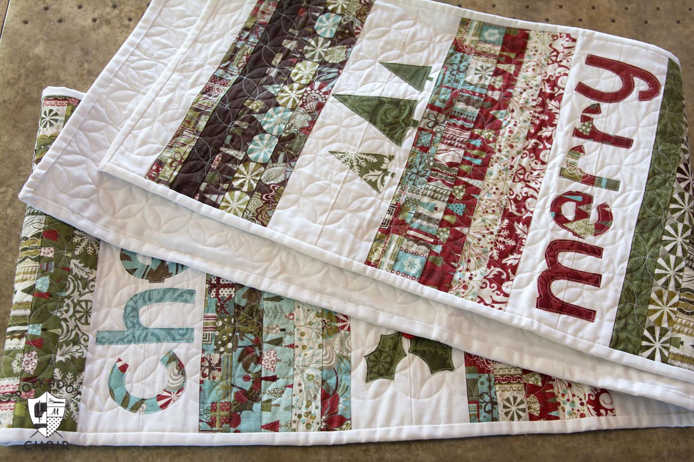 Free sewing pattern for a quilted Christmas Table runner