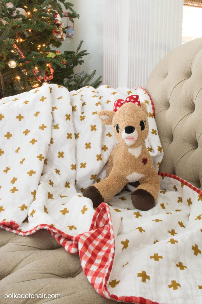 Learn how to make a simple quilted blanket out of double gauze material with this free sewing tutorial, cute project for Christmas or any time of the year (would also be a great baby blanket)