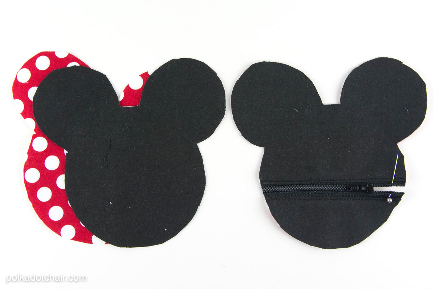 Free Sewing pattern for a Mickey Mouse inspired earbuds case / coin purse. This would be so cute to make before my next Disney vacation!