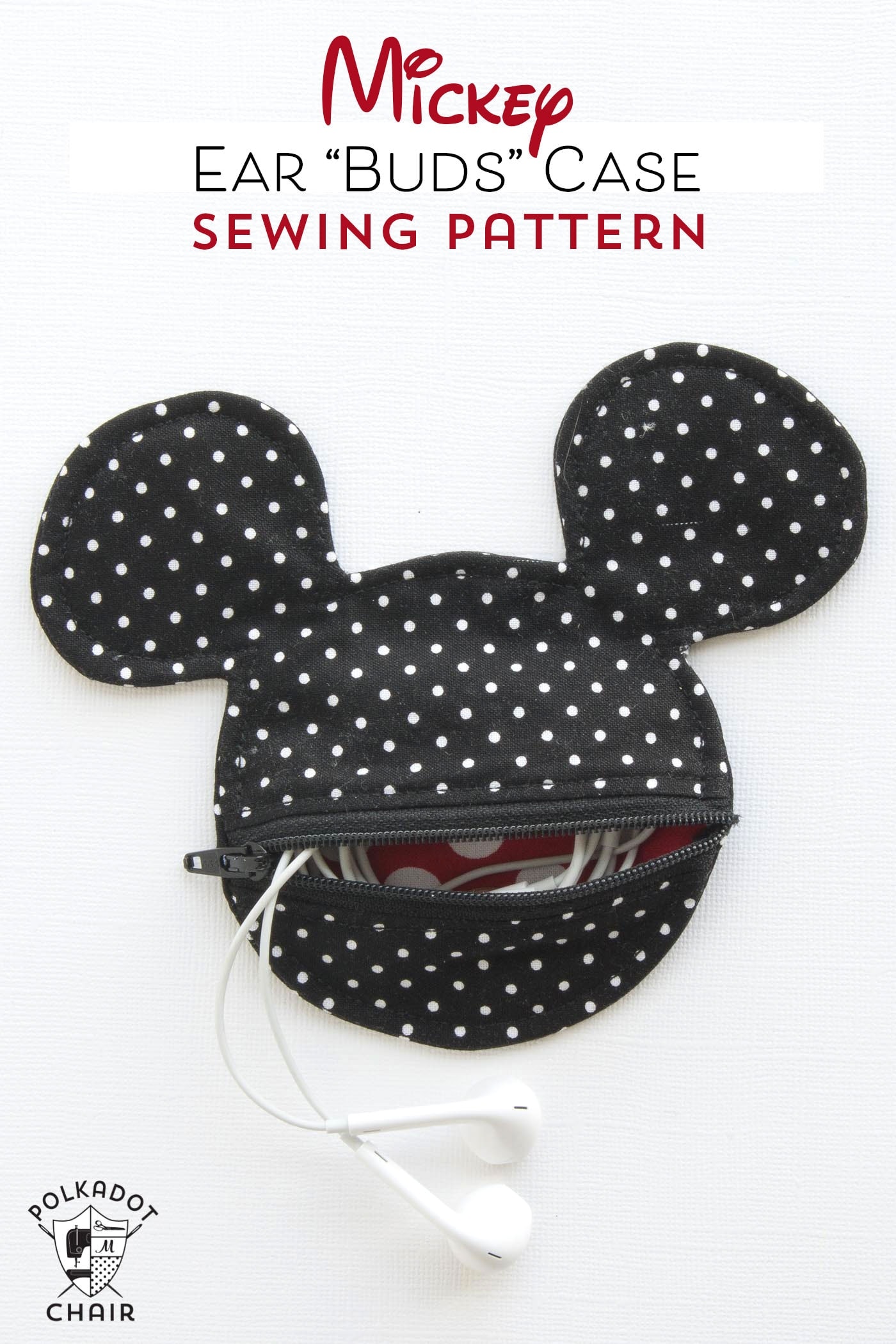 Free Sewing pattern for a Mickey Mouse inspired earbuds case / coin purse. This would be so cute to make before my next Disney vacation!
