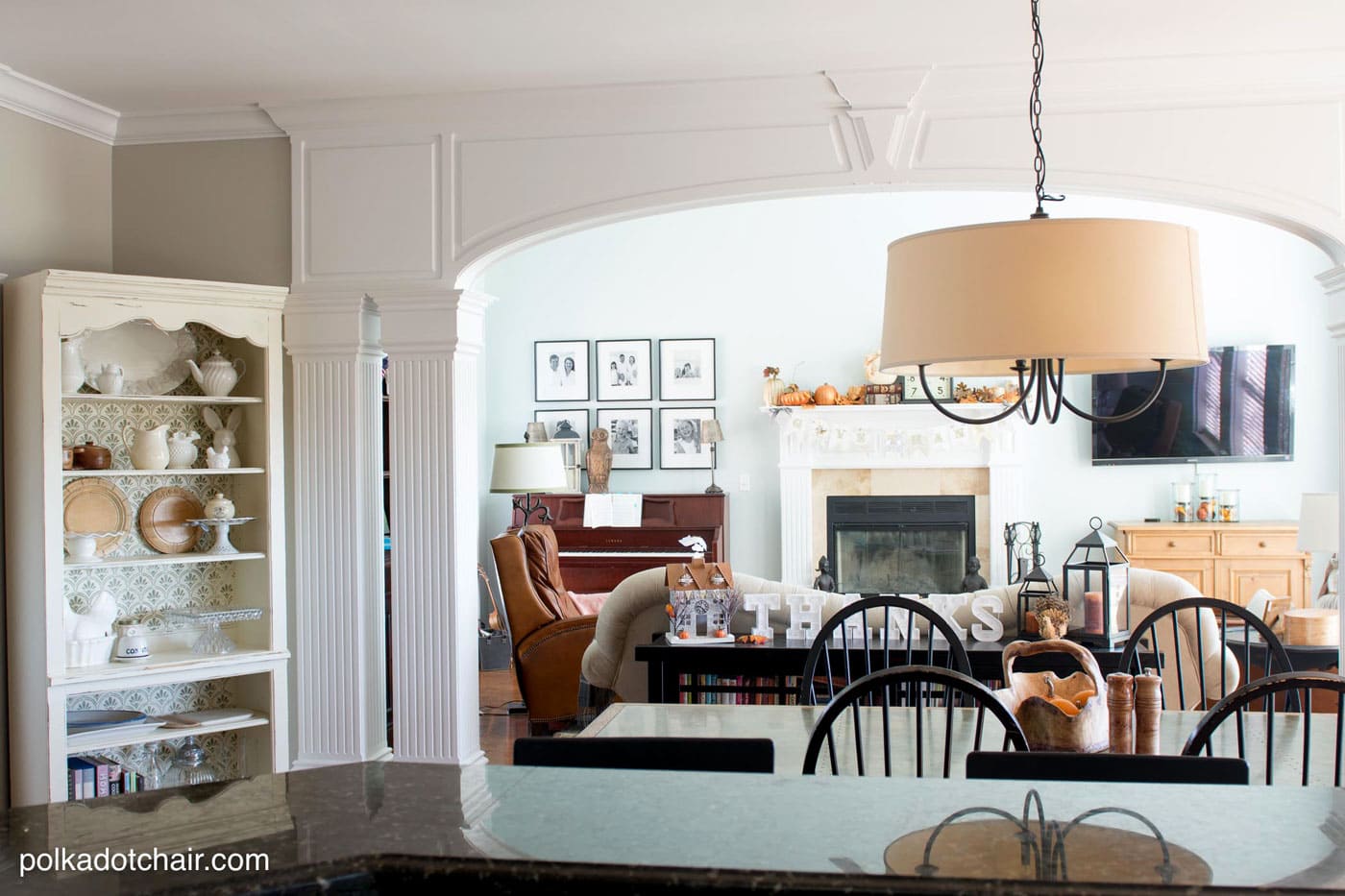 Before and After Photos of a Kitchen that had it's Cabinets Painted White- lots of great ideas for decorating a farmhouse style kitchen!