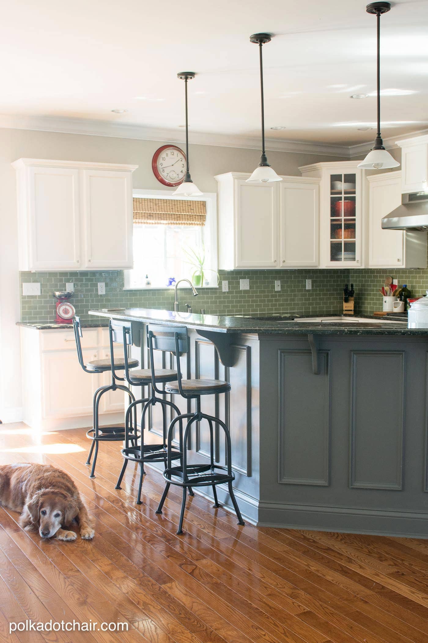 Before and After Photos of a Kitchen that had it's Cabinets Painted White- lots of great ideas for decorating a farmhouse style kitchen!