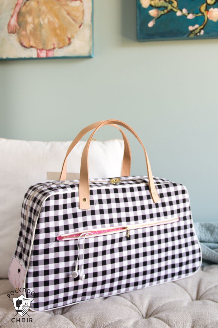 Retro Travel Bag Sewing Pattern by Melissa Mortenson; makes a cute weekend bag and can be made with leather straps or sewn purse handles. Would be a cute DIY summer travel bag.