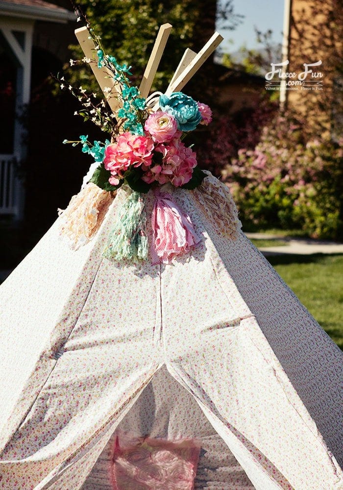 Learn how to make a backyard tee pee with this free sewing pattern and tutorial by Fleece Fun 