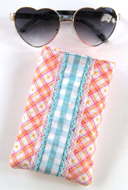 Learn how to sew a sunglasses case with this DIY Sunglasses Case tutorial from Smashed Peas and Carrots