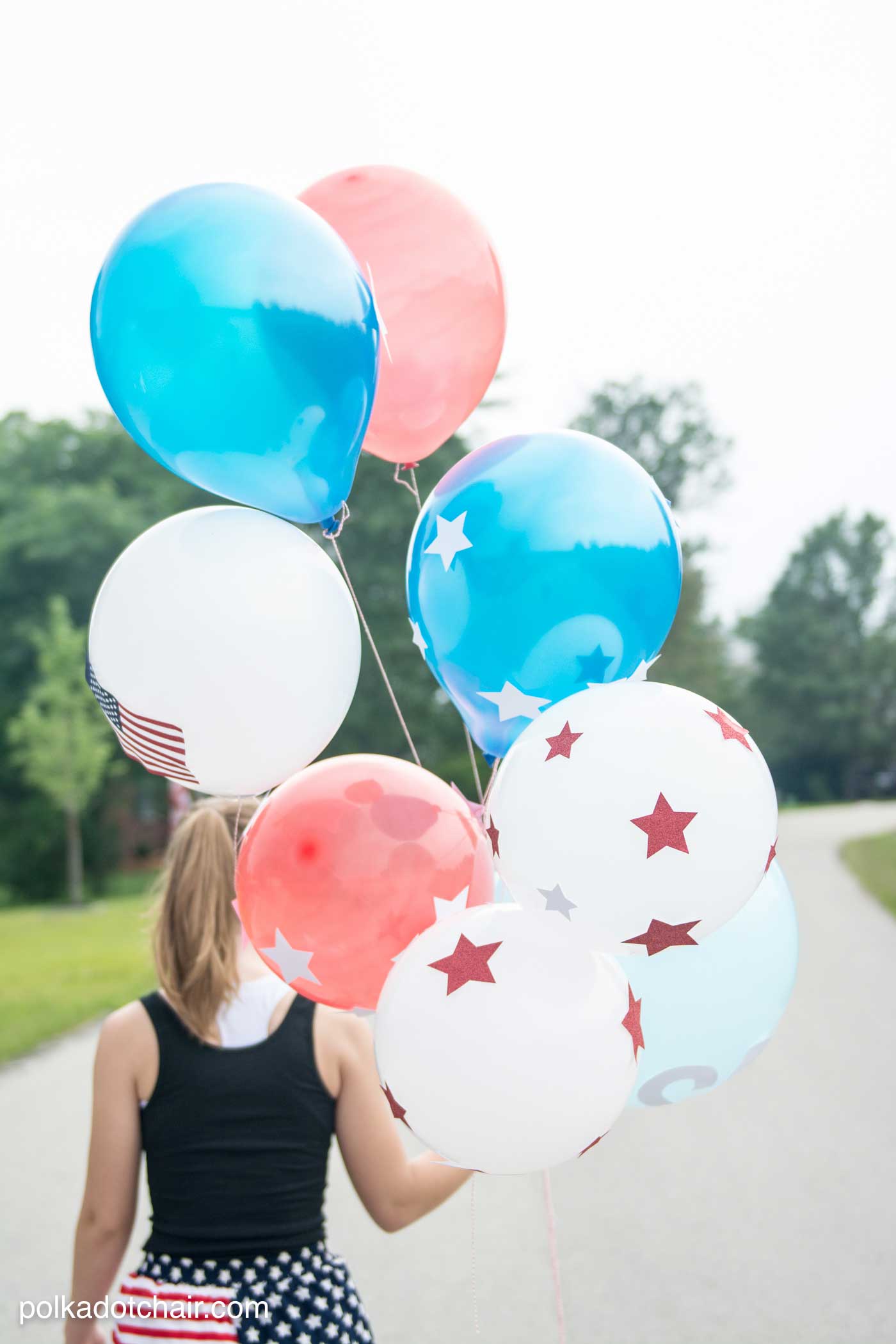 How to make Star Spangled 4th of July Balloons, what a cute idea for a 4th of July BBQ! 