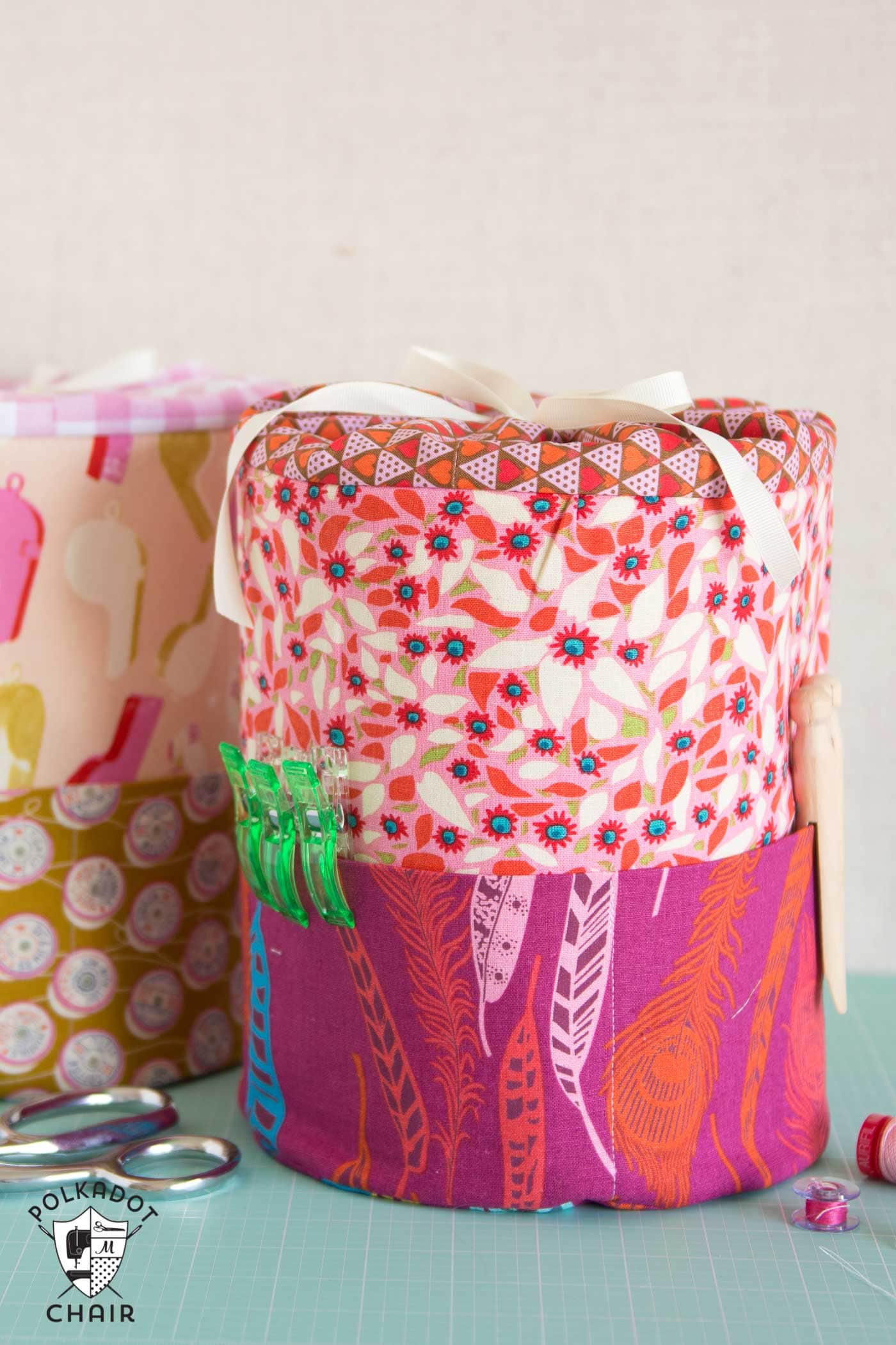 Sewing Pattern for DIY Padded storage bins, you can make them in 3 different sizes - love the outside pocket!