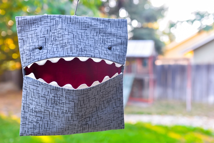 DIY Shark Clothespin Holder by Hey Let's Make Stuff - a free sewing pattern for a clothespin bag