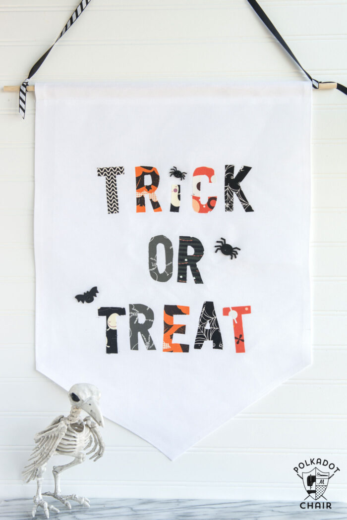 DIY Trick or Treat Halloween Banner- so easy to make it's no sew, site includes a free pattern for the lettering