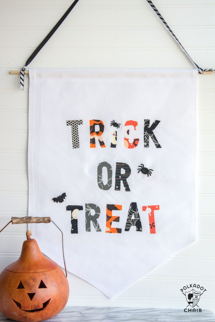 DIY Trick or Treat Halloween Banner- so easy to make it's no sew, site includes a free pattern for the lettering