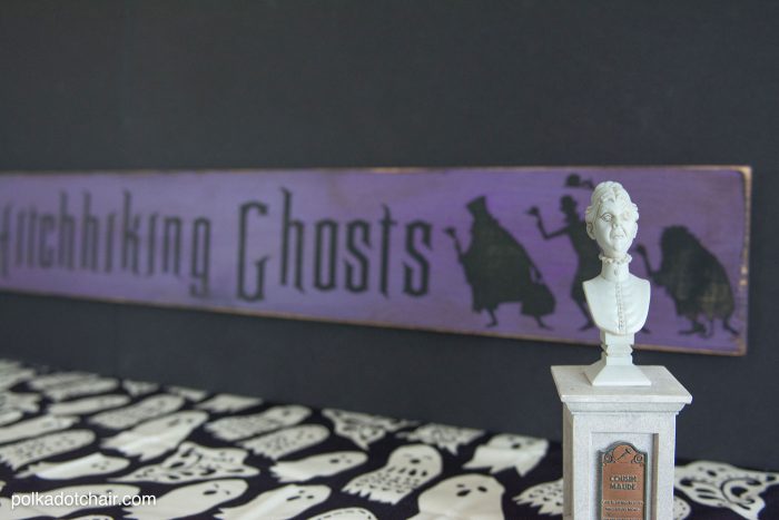 How to make your own Wood Halloween Sign; A cute "Beware of Hitchhiking Ghosts" Haunted Mansion Inspired DIY Project!