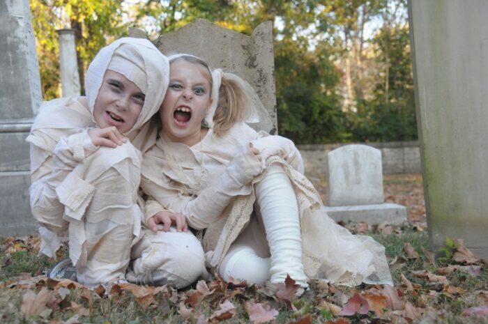 3 Simple and Helpful Tricks and Tips for Sewing Halloween costumes !
