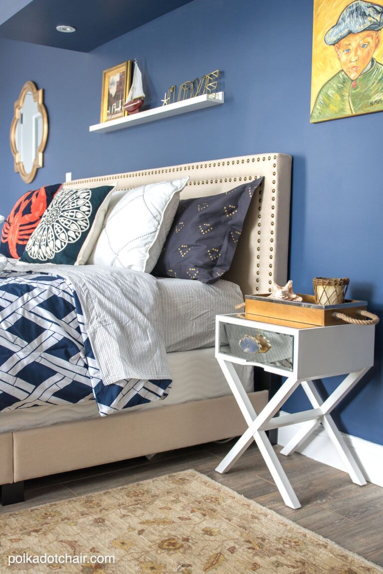 Navy & White Guest Bedroom Decorating Ideas