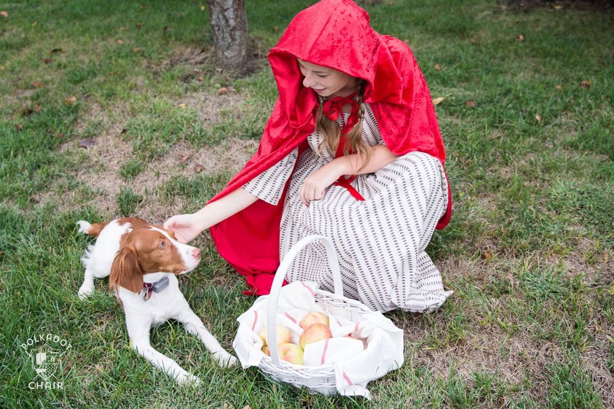 How to make a hooded cape for Halloween - tutorial teaches you how to resize it for kids or adults 