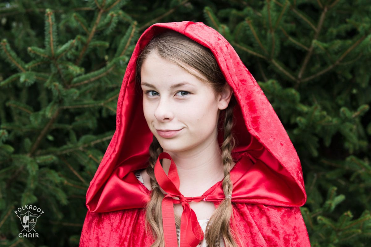 How to make a hooded cape for Halloween - tutorial teaches you how to resize it for kids or adults 