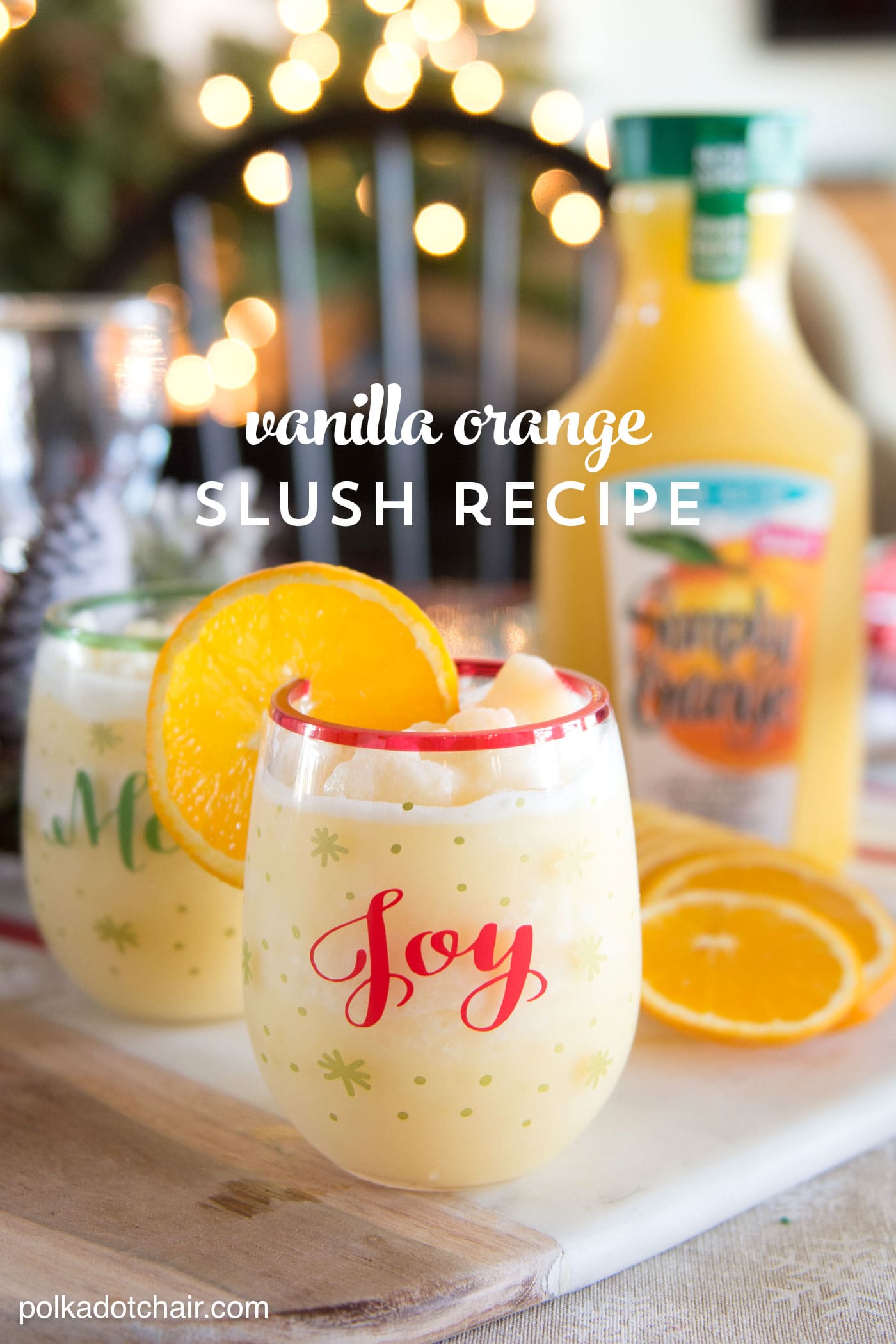 Recipe for a Vanilla Orange Slush, a perfect Christmas morning drink. Plus lots of other cute ideas for table setting and decorating ideas for Christmas morning breakfast