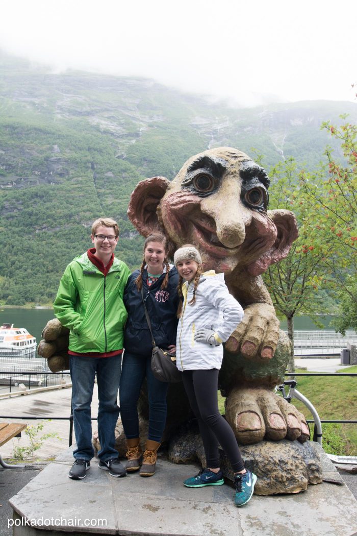 노르웨이 피요르드와 노르웨이에서 할 일의 스냅 샷. 가족을위한 노르웨이 크루즈 휴가에 대한 제안.