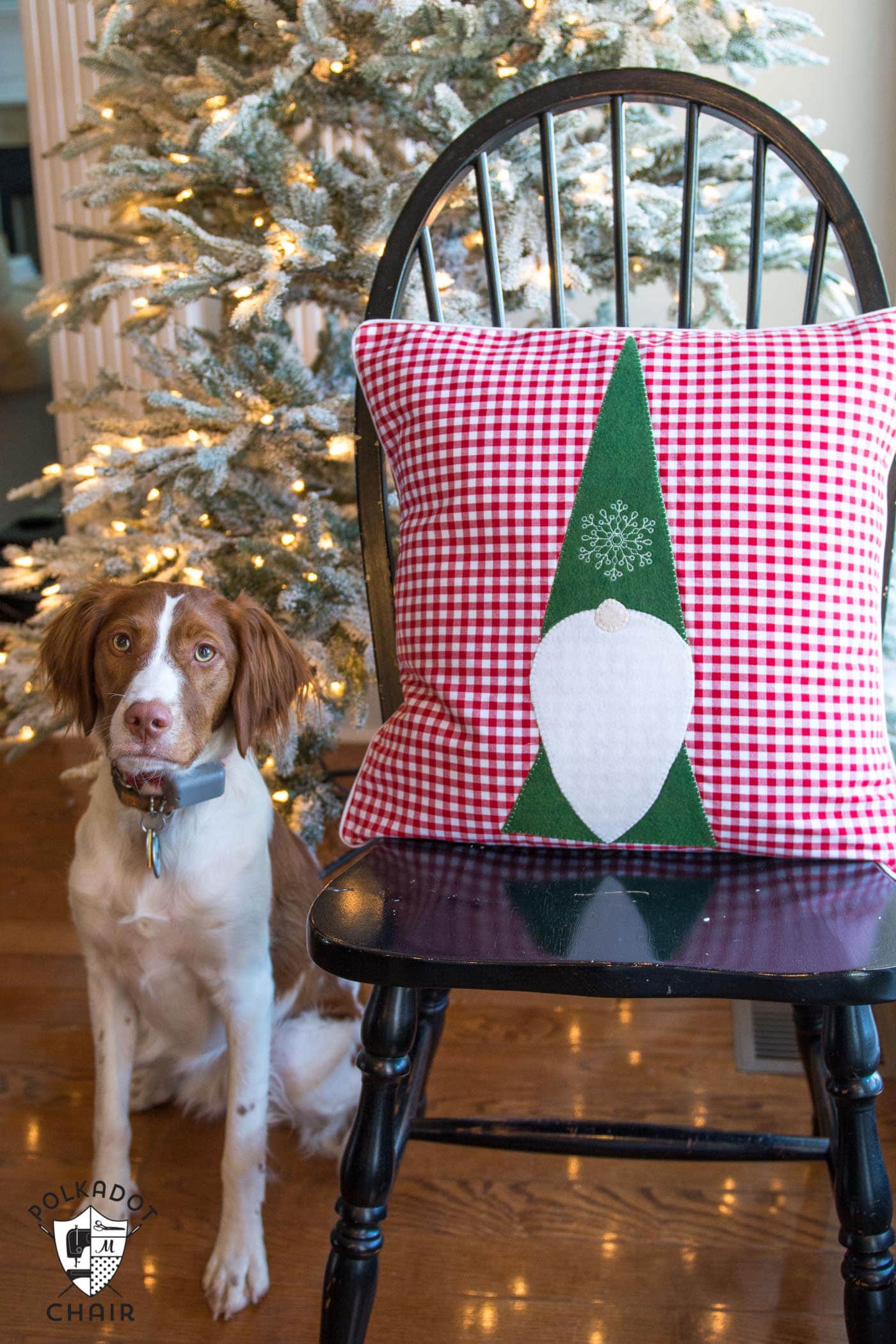 Free Sewing Pattern for a Tomten Christmas Gnome pillow - makes a cute DIY Christmas decoration!!