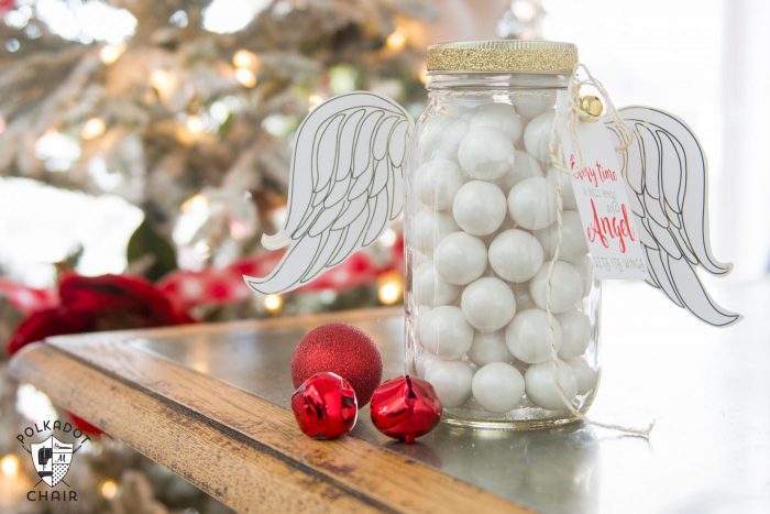 Cute Angel Christmas Mason Jar Gift Ideas and printable Christmas tags and angel wings on polkadotchair.com