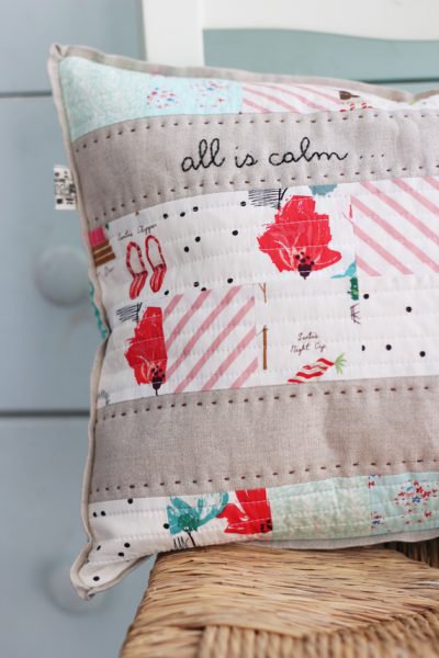 From stockings, to pillows, to ornaments and decorations. More than 25 cute things to sew for Christmas!