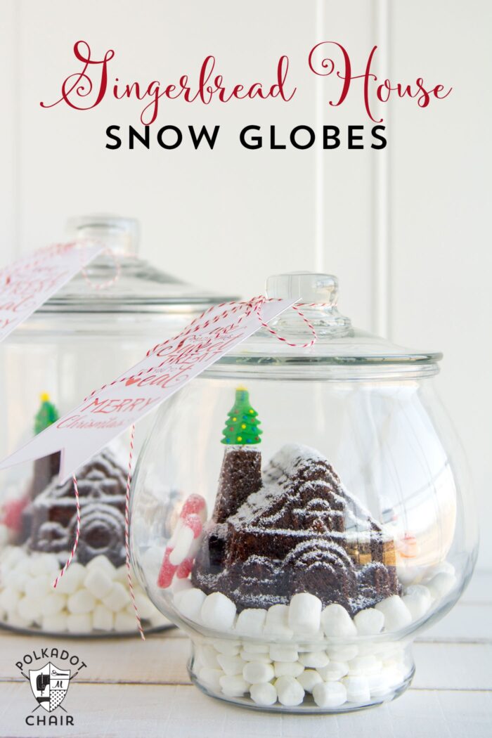 Cute idea for friend and neighbor Christmas gifts! A snow globe gingerbread house made with a simple mold. Post includes a link to the free printable tag.