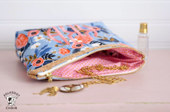 How to sew a cosmetic zippered pouch using only two fat quarters of fabric. Makes a great gift!