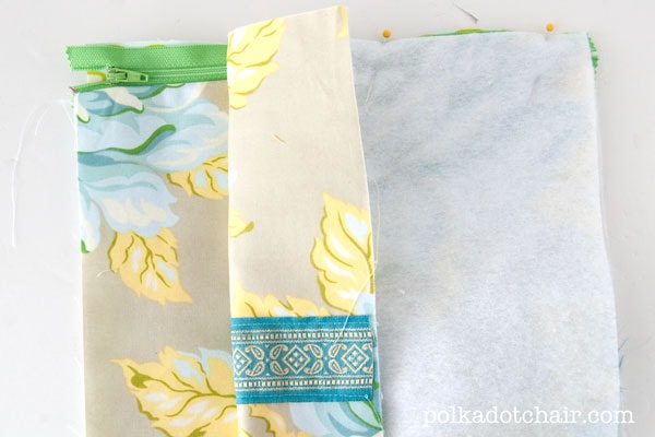 How to sew a cosmetic zippered pouch using only two fat quarters of fabric. Makes a great gift!