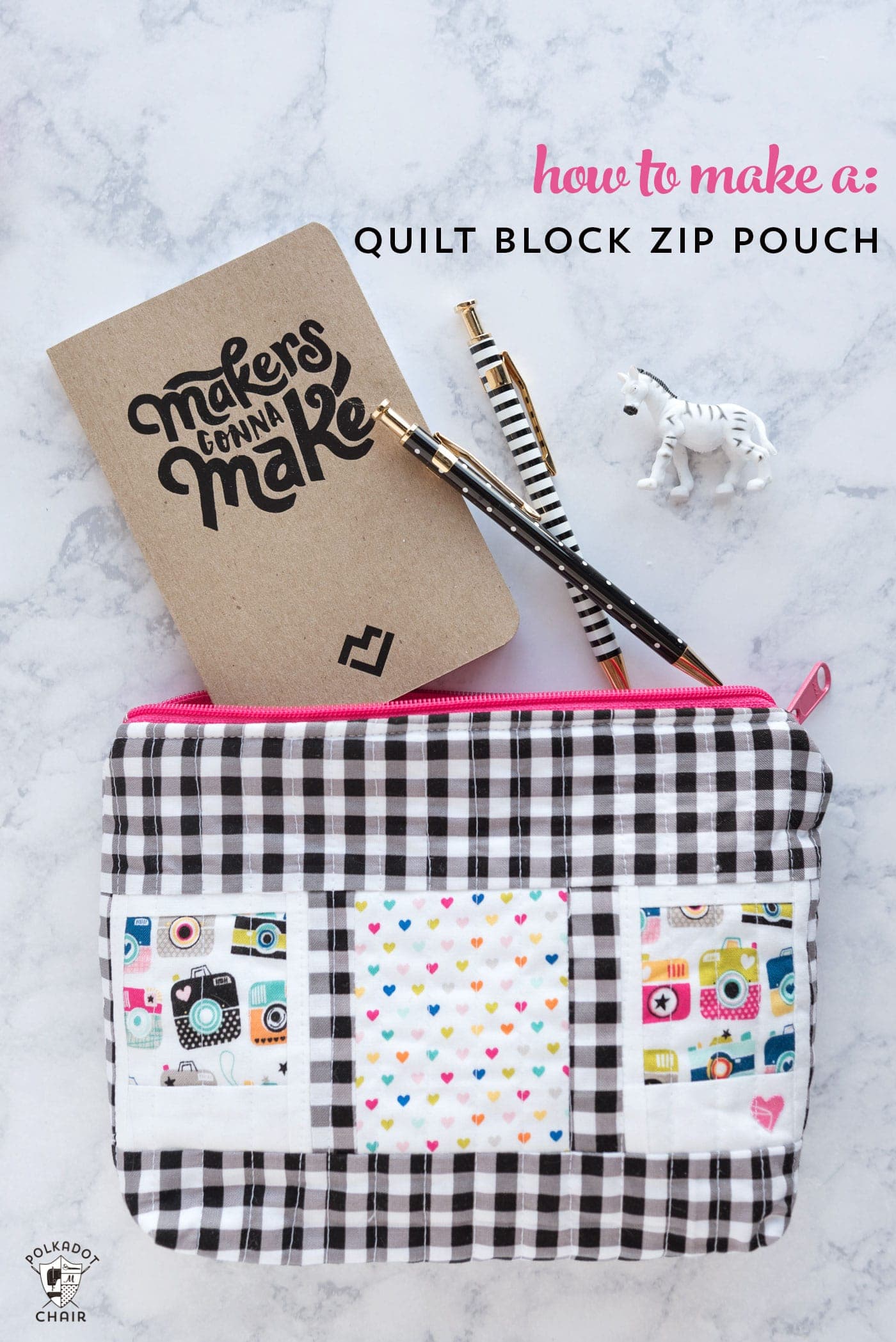 Free tutorial for a polaroid quilt block zip pouch - such a cute way to store your sewing or quilting supplies!