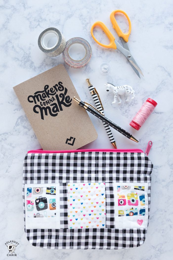 How to make a quilted zippered pouch using polaroid quilt blocks